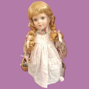 AVON Sarah Rose Delightful Gardner Porcelain Doll Special Memories Series NWOT
